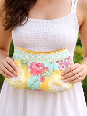 Floral Clutch Bag: Handmade Cotton Knit Purse with Interior Pockets
